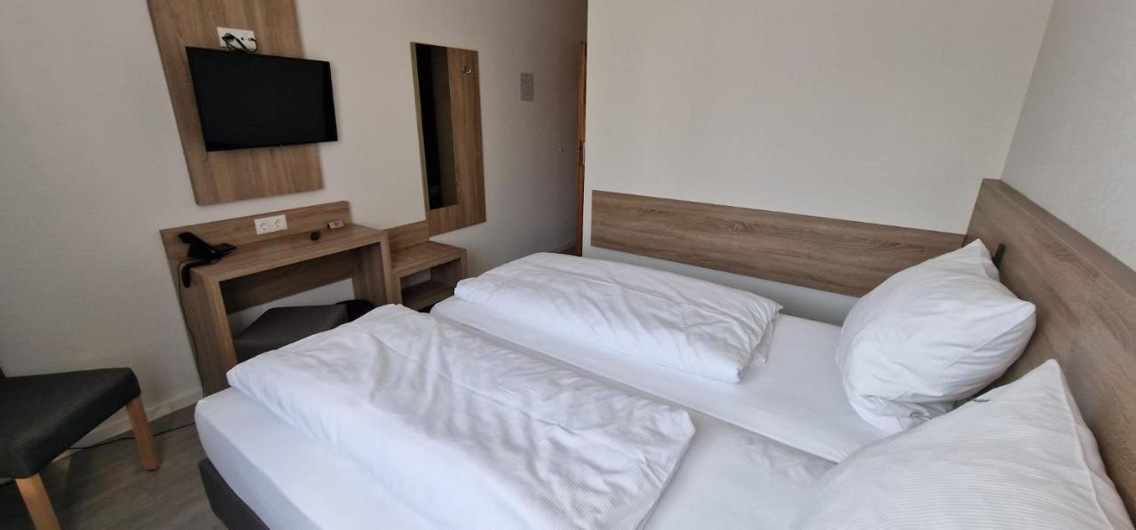 Hotel Ladage Frankfurt am Main Bagian luar foto