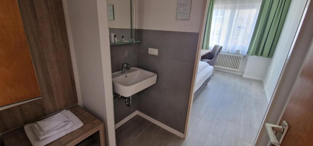 Hotel Ladage Frankfurt am Main Bagian luar foto